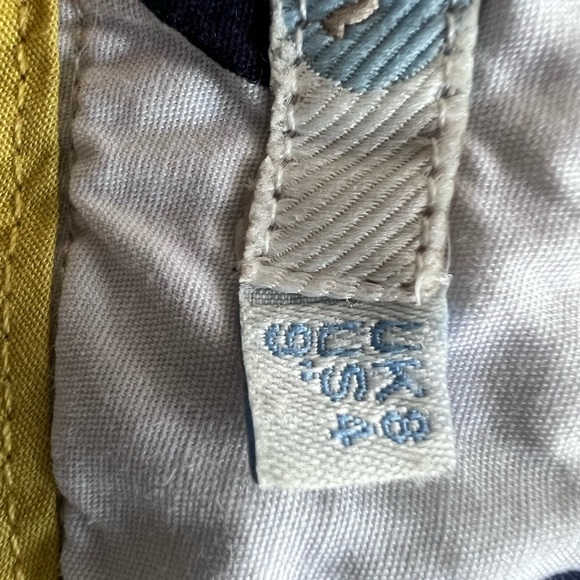 BODEN khaki shorts. Button & zip closure with belt loops. Front & back pocket. 4 - Picture 6 of 6